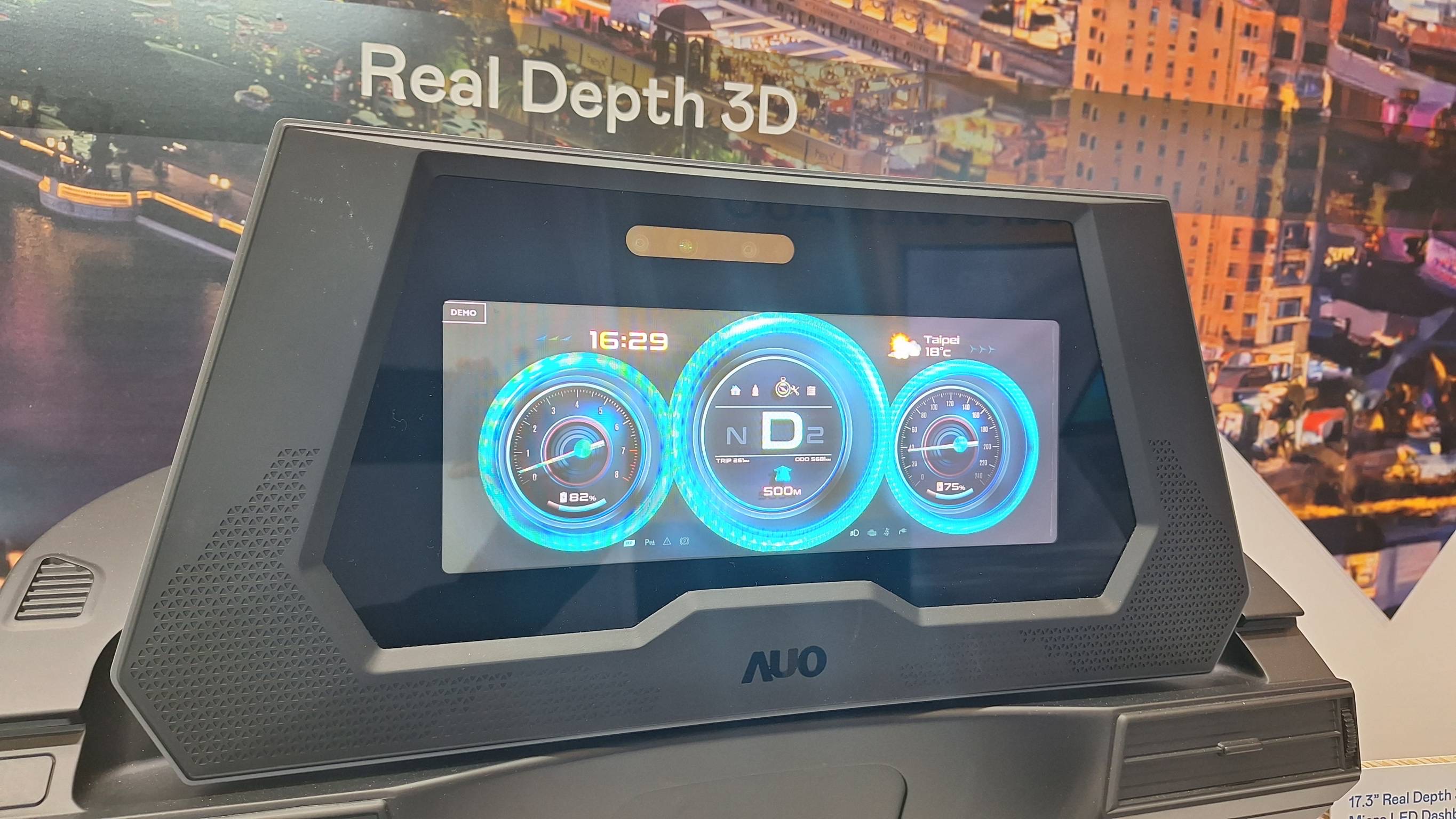 leyu官网的「裸眼3D Micro LED仪表板」将Micro LED与LCD技术整合成17.3吋显示器，打造令人惊艳的3D效果，同时具备DMS辨识系统，可侦测驾驶行为并进行安全预警。